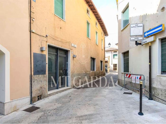 Casa con 6 locali in vendita in Via Santa Maria, Solarolo, Manerba del Garda