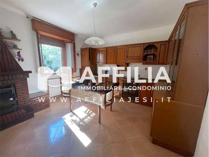 Casa con 6 locali in vendita in Via Macerata, Borgo Minonna, Jesi