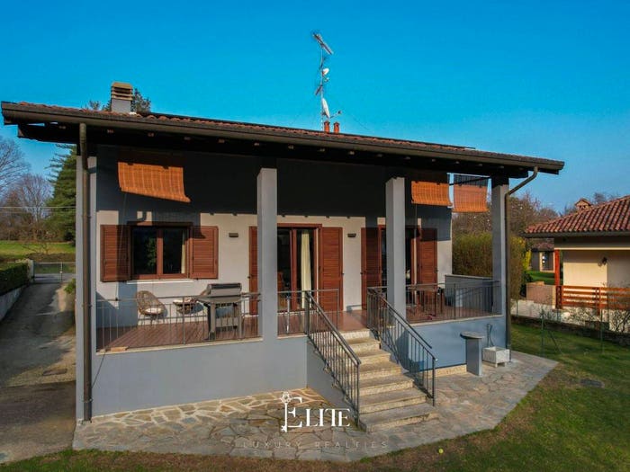 Casa quadrilocale in vendita in Via Monte Rosa, Dormelletto
