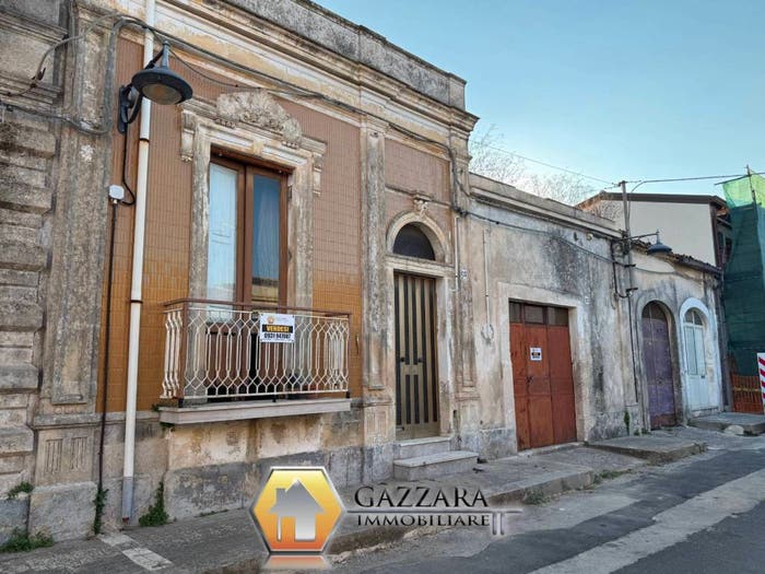 Casa con 6 locali in vendita in via Alessandro Manzoni, Canicattini Bagni