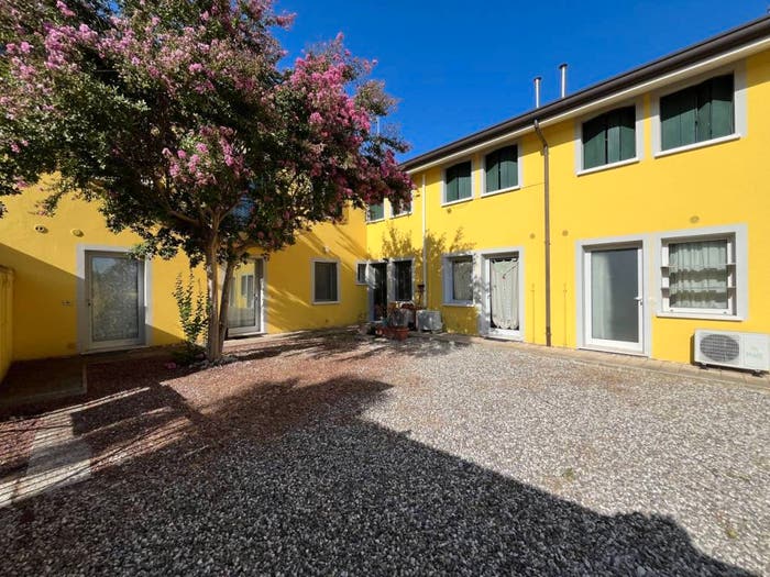 Casa con 6 locali in vendita in Via dell'Emigrante, Centro, Palazzolo dello Stella