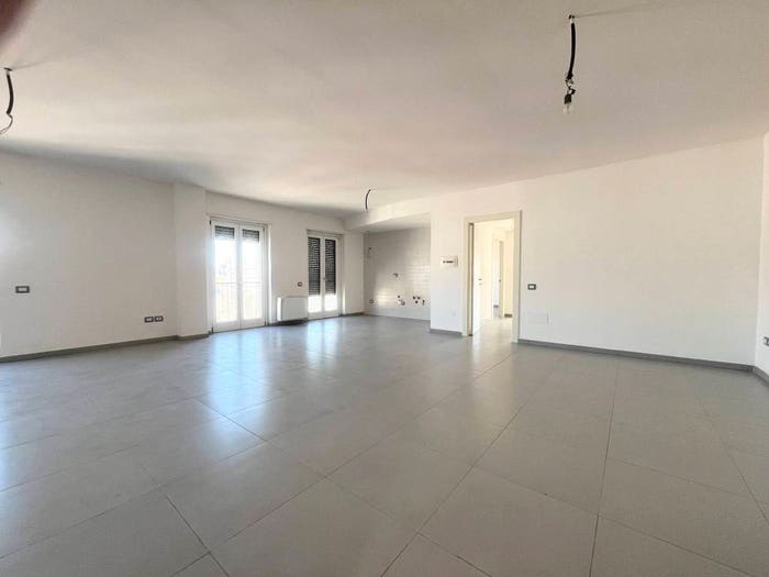 Appartamento quadrilocale in vendita in Via Ponti Rossi, Ponti Rossi, Napoli