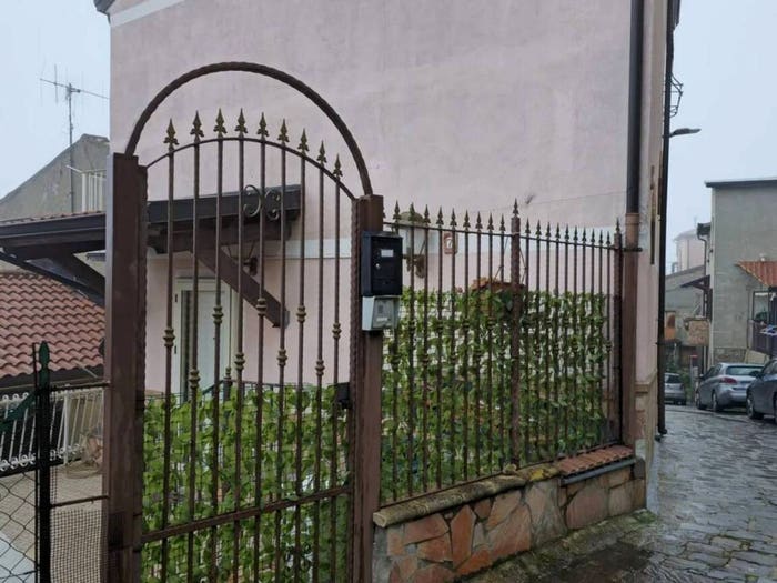 Casa con 5 locali in vendita in Via Cantù, Sersale