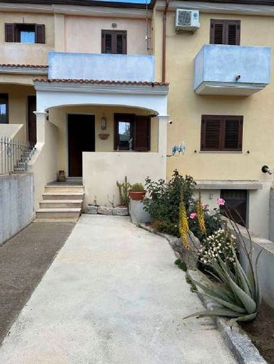 Appartamento con 6 locali in vendita in Via Costantino Nivola, Galtellì