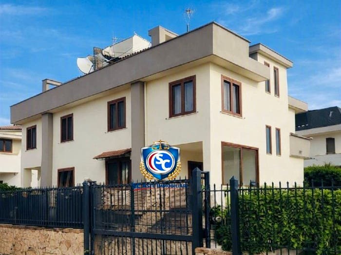 Appartamento con 5 locali in vendita in Via Ripuaria, Varcaturo, Giugliano in Campania