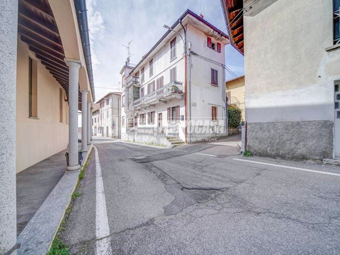 Casa trilocale in vendita in Via G Matteotti, Centro, Castronno
