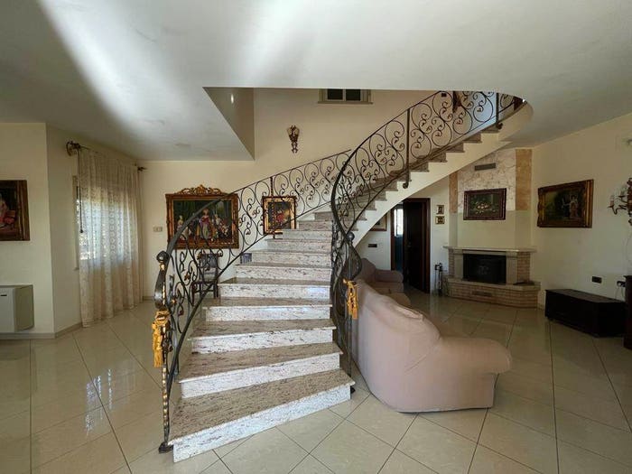 Casa con 6 locali in vendita in Campobello di Licata