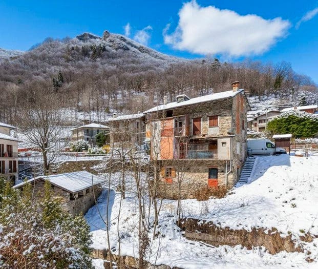 Casa bilocale in vendita in via IV Novembre, Pradleves