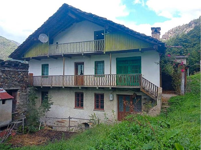 Casa con 6 locali in vendita in Lillianes