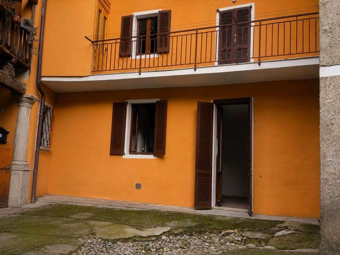 Casa quadrilocale in vendita in Via Magenta, Albavilla