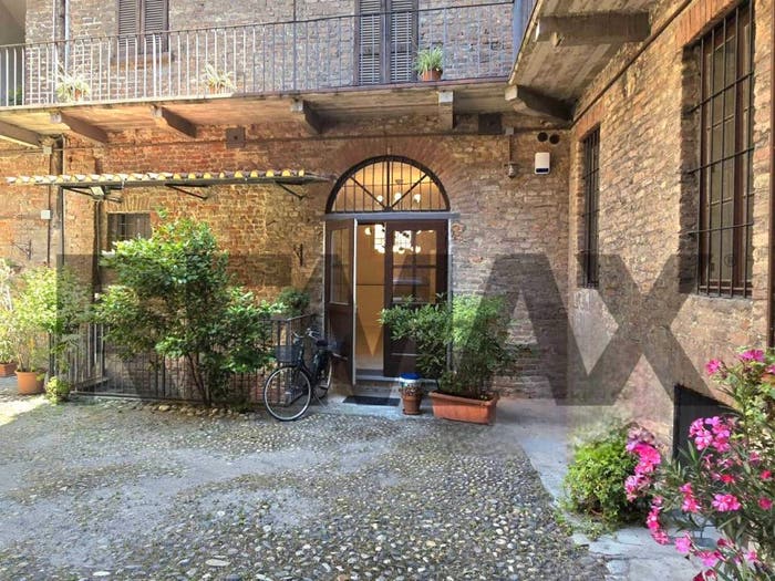 Appartamento trilocale in vendita in via Teodolinda, Centro Storico, Pavia