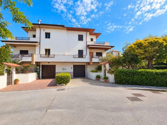 Casa con 6 locali in vendita in Via P Canonici, Centro, Ostra Vetere