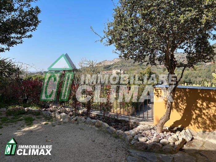 Appartamento trilocale in vendita in Via San Leucio, San Leucio Briano, Caserta