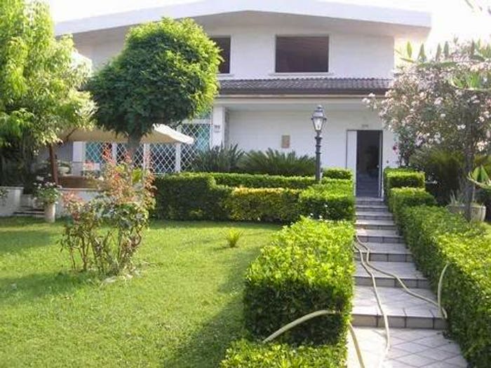 Casa con 6 locali in vendita in Via Domiziana No Number, Mondragone