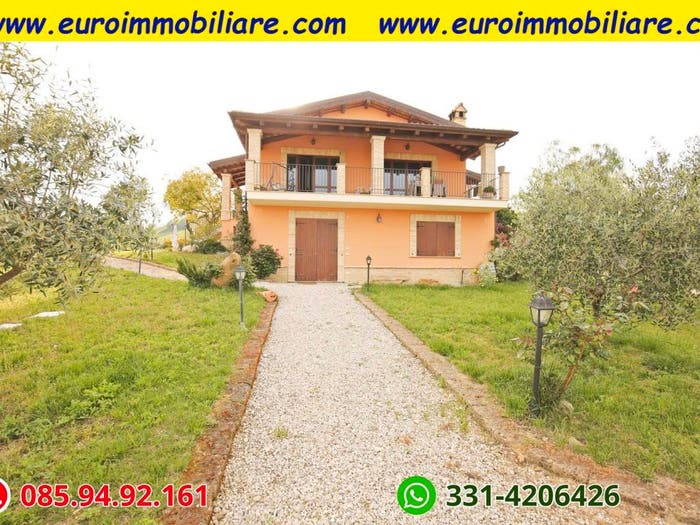 Casa con 6 locali in vendita in Contrada Camerino, Pineto