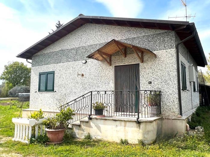 Casa quadrilocale in vendita in Contrada Casali, Nocciano