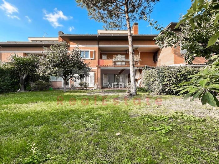 Casa con 6 locali in vendita in Via Parmenisco, Casal Palocco, Roma