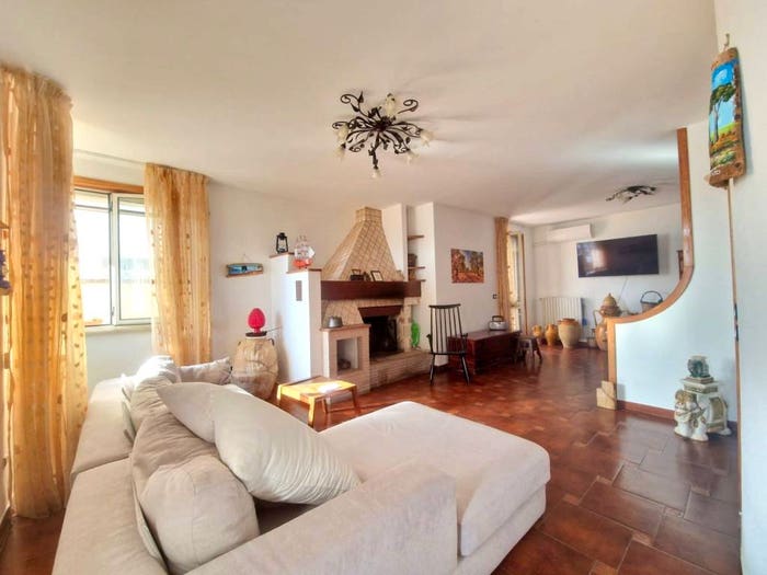 Casa con 6 locali in vendita in Via Maggio, Tiggiano