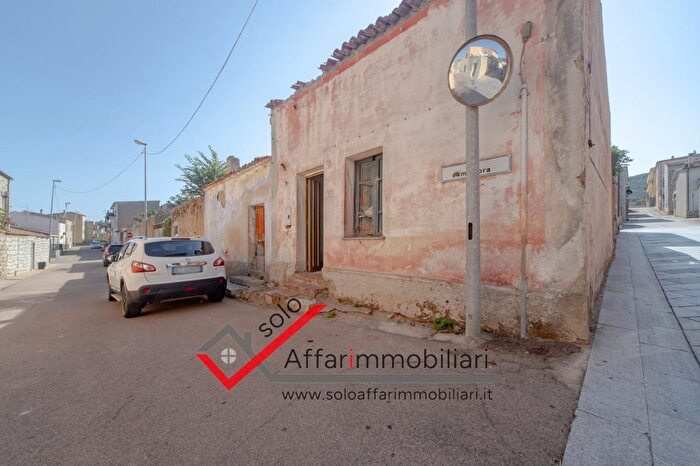 Casa bilocale in vendita in Via Amsicora, Monti