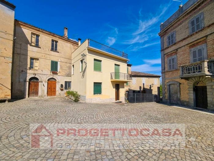 Casa con 6 locali in vendita in Via Piazza Marconi, Montalto delle Marche