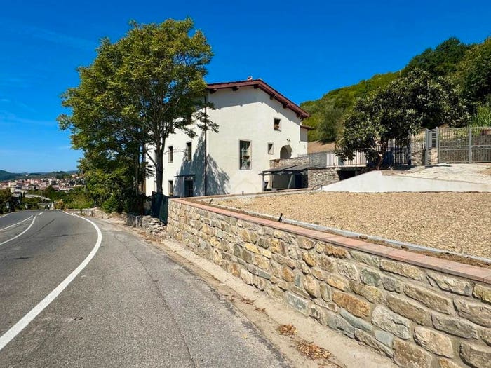 Appartamento trilocale in vendita in Via aretina, Pelago