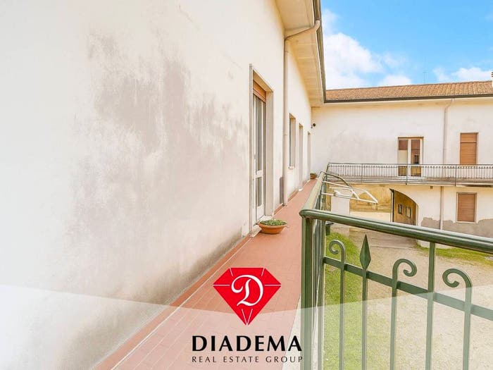 Appartamento con 6 locali in vendita in Via Cavour, Mornago