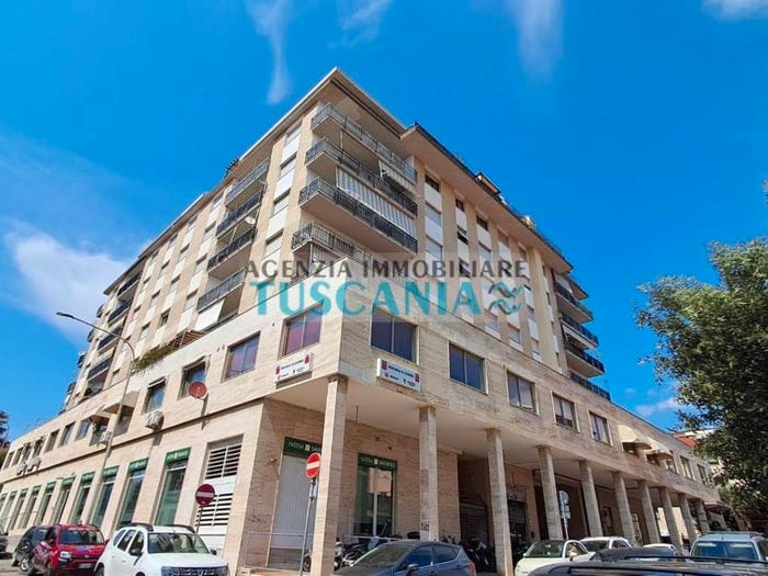 Appartamento con 5 locali in vendita in Piazza della Libertà, Cecina Centro, Cecina