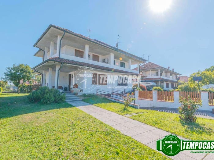 Casa quadrilocale in vendita in Via Giacomo Matteotti, Giovenzano, Vellezzo Bellini