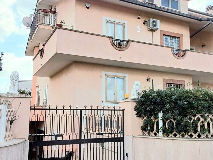 Appartamento con 6 locali in vendita in Via delle gardenie, Castagnetta Santa Procula, Pomezia