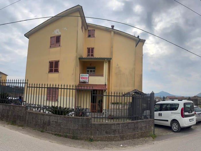 Appartamento con 5 locali in vendita in Dugenta