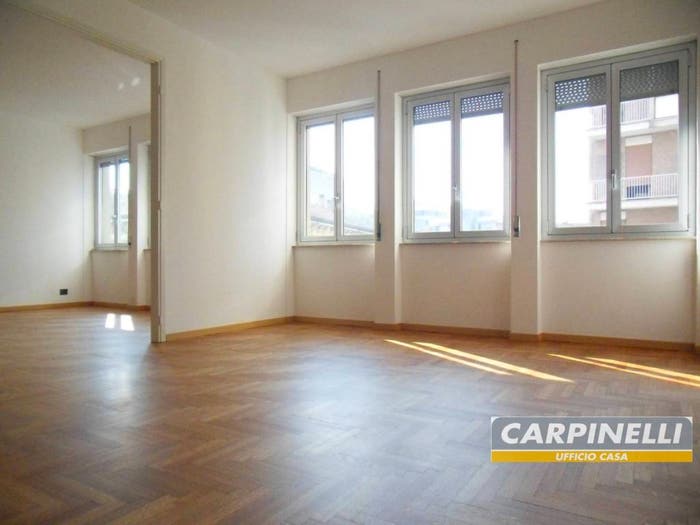 Appartamento quadrilocale in vendita in Via Manzoni, Centro Storico, Monza