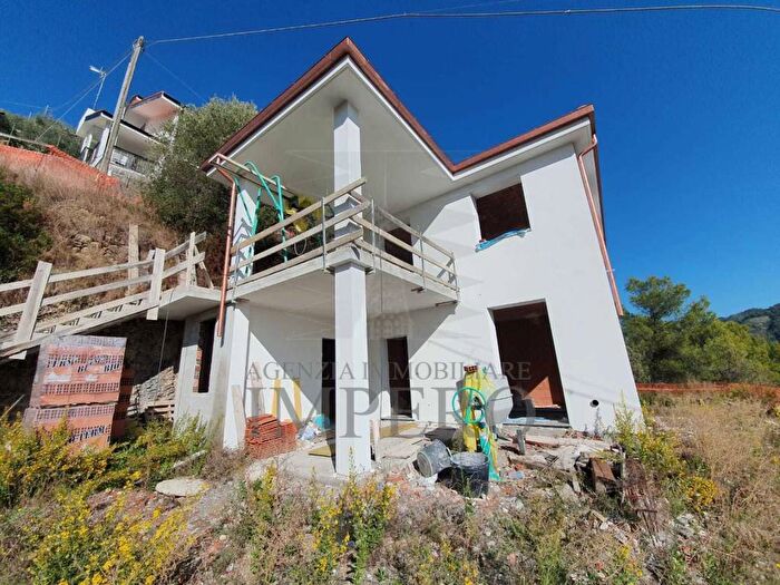 Casa con 6 locali in vendita in Via Sant'Anna, Centro, Camporosso