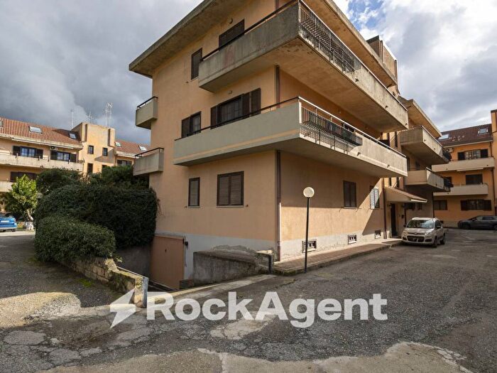 Appartamento quadrilocale in vendita in Via dei Conti Falluc, Santa Maria, Catanzaro