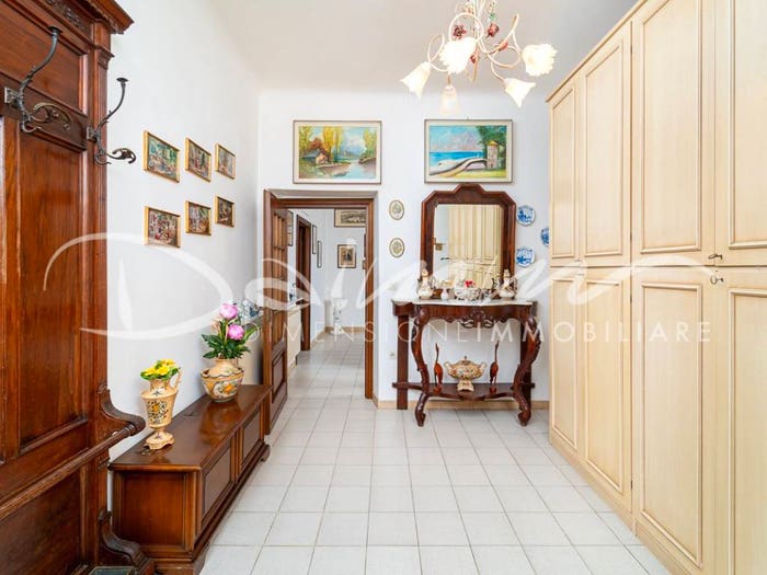 Appartamento con 5 locali in vendita in Via Vecchia, Staglieno, Genova