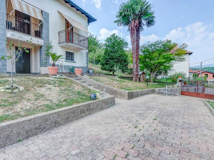Casa trilocale in vendita in Via Ghirate, Centro, Leggiuno