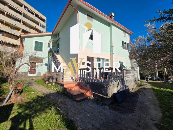 Appartamento con 6 locali in vendita in Via Torbella, Rivarolo, Genova