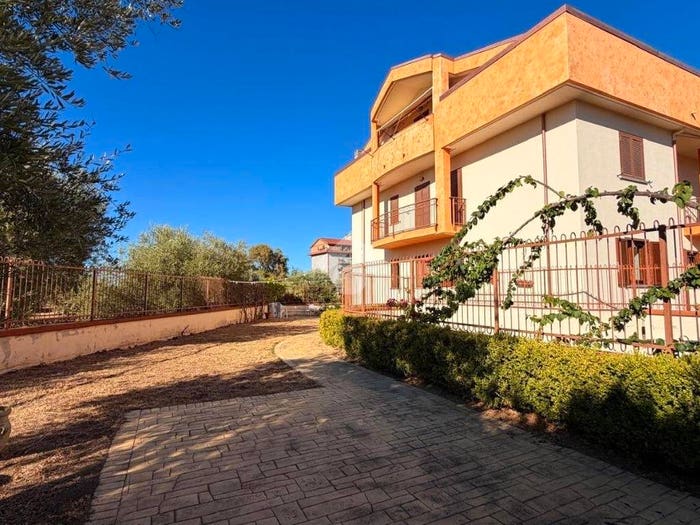 Appartamento quadrilocale in vendita in Via Lgo Antonio Curia, CoriglianoRossano