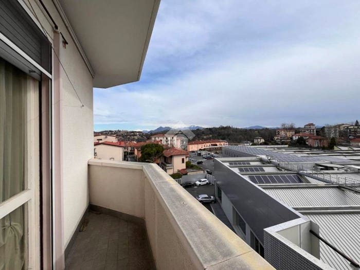 Appartamento trilocale in affitto in Viale Belforte, Belforte, Varese