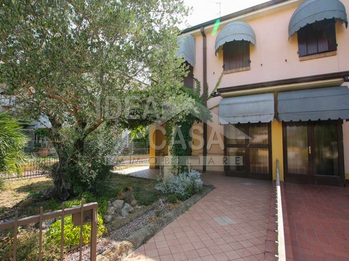 Casa con 5 locali in vendita in Via Aldo Moro, Centro, Poggio Rusco