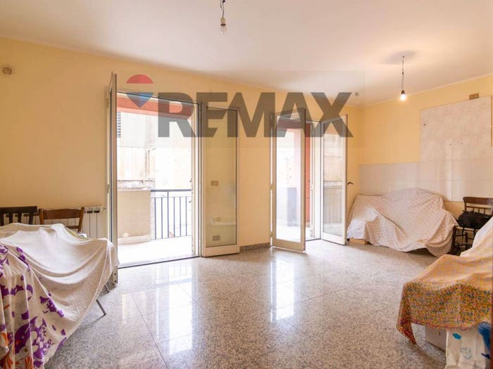 Appartamento con 6 locali in vendita in Via Lombardo, Paternò