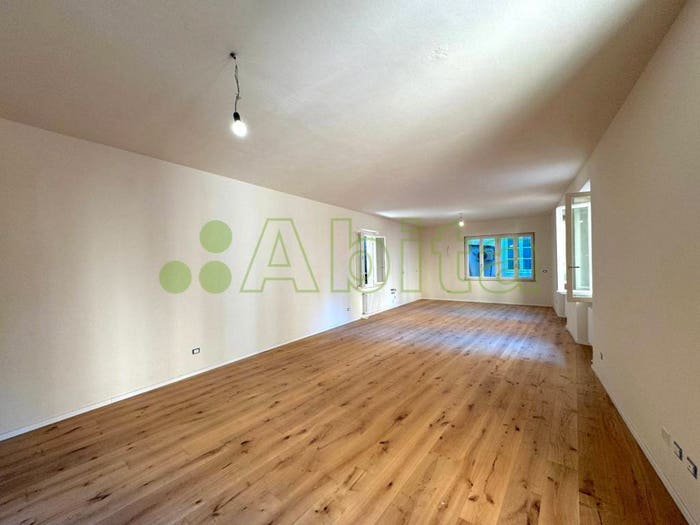Appartamento con 5 locali in vendita in Via Tegrimi, Piazza Napoleone San Michele, Lucca