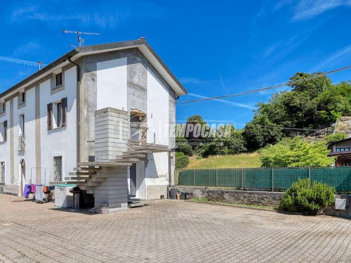 Casa quadrilocale in vendita in Via Silvio Pellico, Arcisate