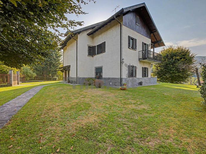 Casa con 6 locali in vendita in Via Monteggia, Brenta