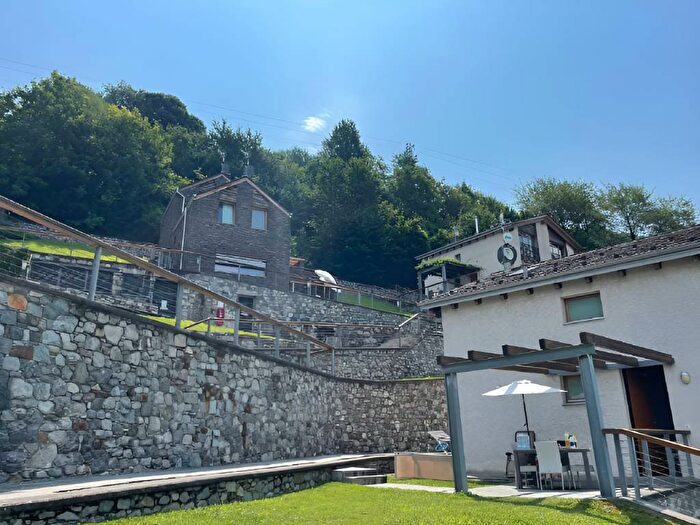 Casa trilocale in vendita in Strada Nuova per Oro, Centro, Bellano