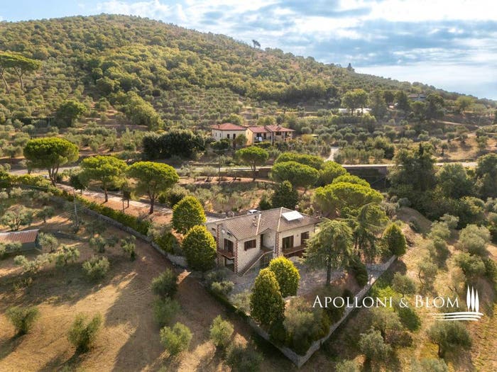 Casa con 6 locali in vendita in Perugina, Centro, Cortona