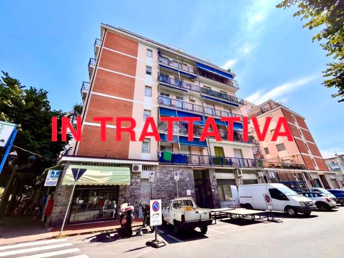 Appartamento trilocale in vendita in Via Alcide de Gasperi, Centro, Albenga