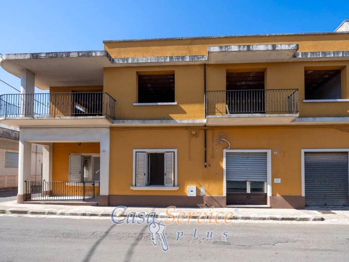 Appartamento con 5 locali in vendita in Via Lecce, Centro, Parabita