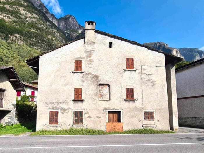 Casa quadrilocale in vendita in Via Nazionale, Samolaco