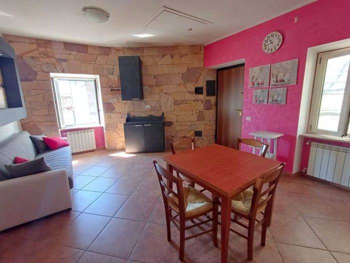 Appartamento trilocale in vendita in Via Sant'Antonio, Centro, Caprarola