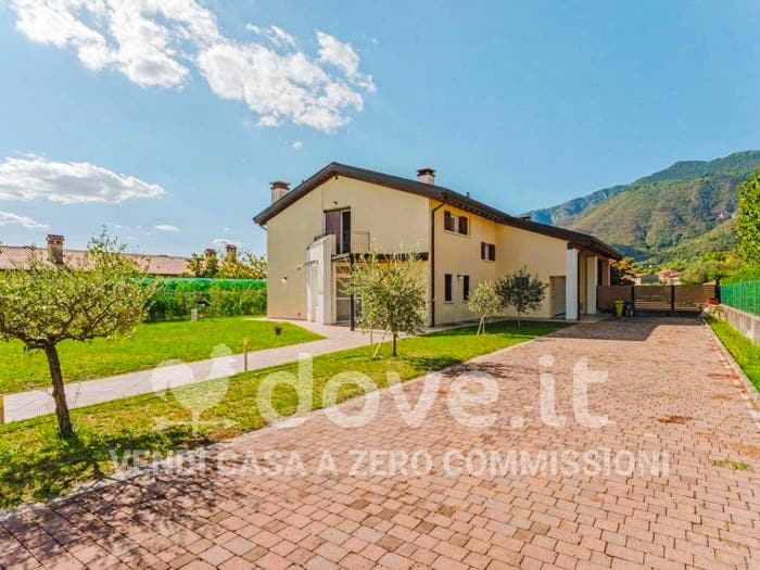 Casa con 6 locali in vendita in Via Rosales, Borso del Grappa